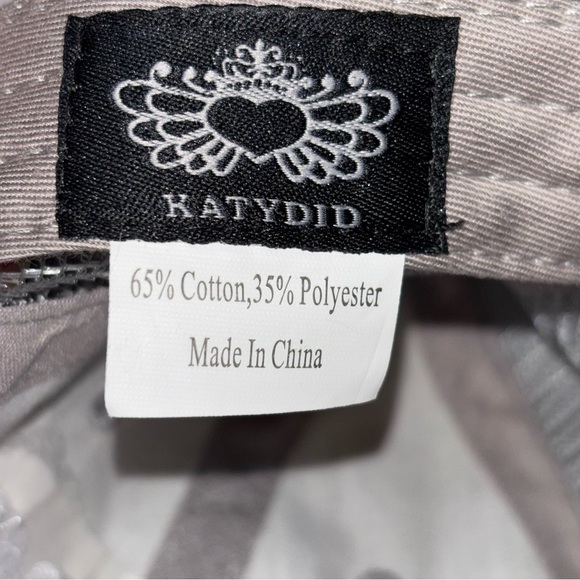 KATYDID Women’s Dark Gray and Light Gray Mesh Back Trucker Hat OS - Picture 4 of 7